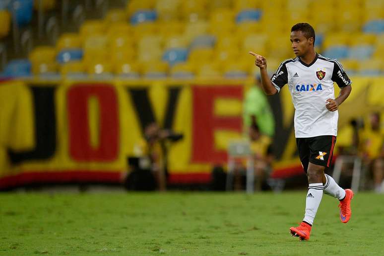 Elber pode deixar o Sport em negociação que envolve a ida de Cícero ao Cruzeiro