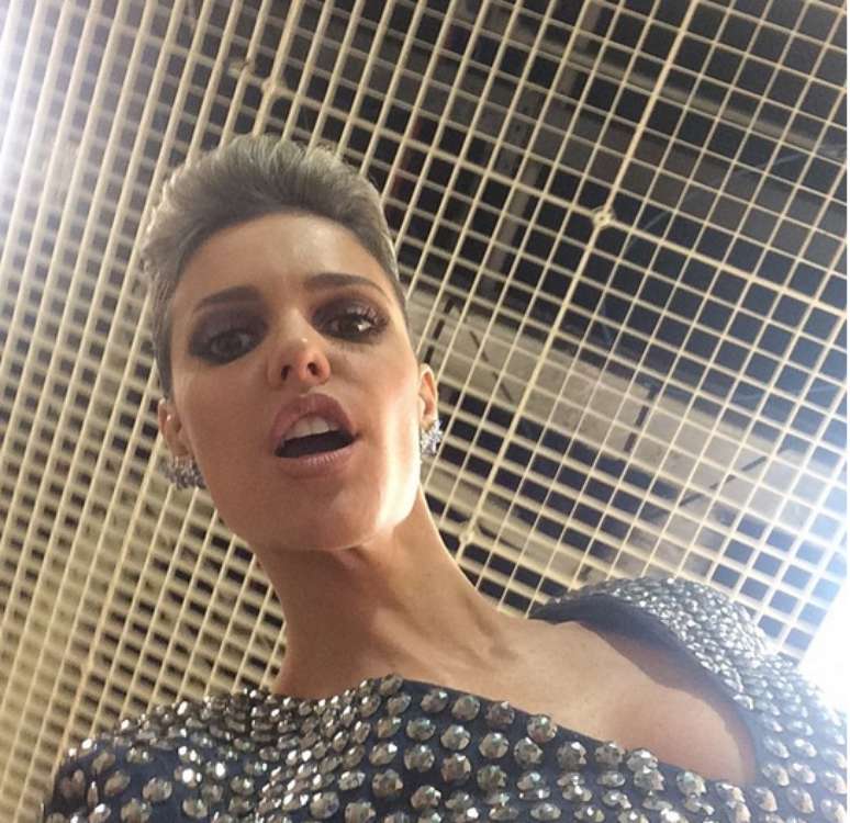 &#034;Rockabilly style! Já tá uma festa isso aqui!&#034;,  escreveu Fernanda Lima na legenda dessa foto no Instagram antes de começar o programa, que teve como vencederes os baianos Lucas e Orelha