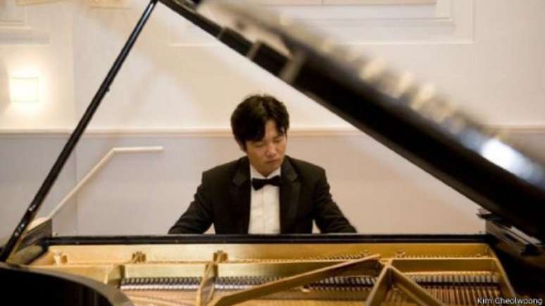 Quando estudou na Rússia, Kim Chel-woong decorou a balada de Richard Clayderman para tocar para sua namorada