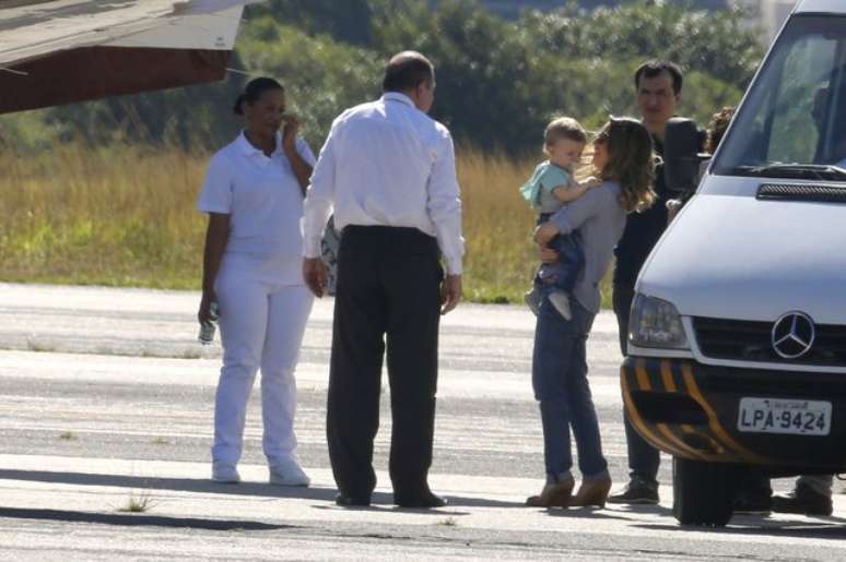 Rosto de filho de Sandy é visto pela primeira vez