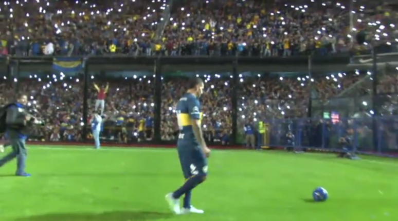 Tevez encheu o estádio de La Bombonera para sua apresentação como jogador do Boca