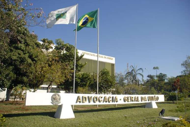 A manifestação da AGU foi motivada por uma declaração de Eduardo Cunha, que disse que pretende romper o convênio entre a Câmara e a AGU para atuação nos tribunais em defesa da Casa.