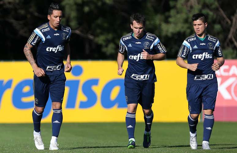 Lucas Barrios fez o seu primeiro treino com o Palmeiras nesta terça-feira