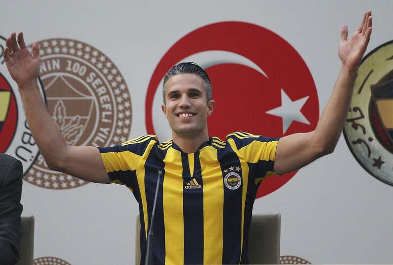 Van Persie já foi até apresentado no Fenerbahce, mas Manchester United ainda não oficializou sua saída