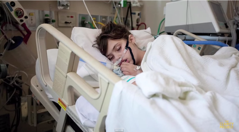 Claire Wineland durante o coma