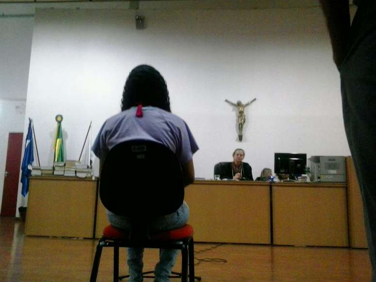 A m&atilde;e, Tainara Cardoso Ara&uacute;jo, 20 anos, deve cumprir a pena em regime fechado por 12 anos e seis meses