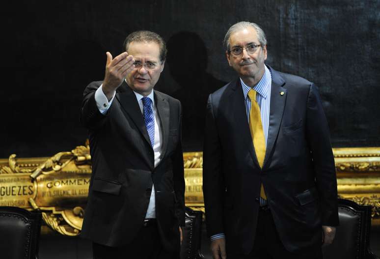 Renan Calheiros (esquerda) e Eduardo Cunha atacaram a Operação Politeia da Polícia Federal