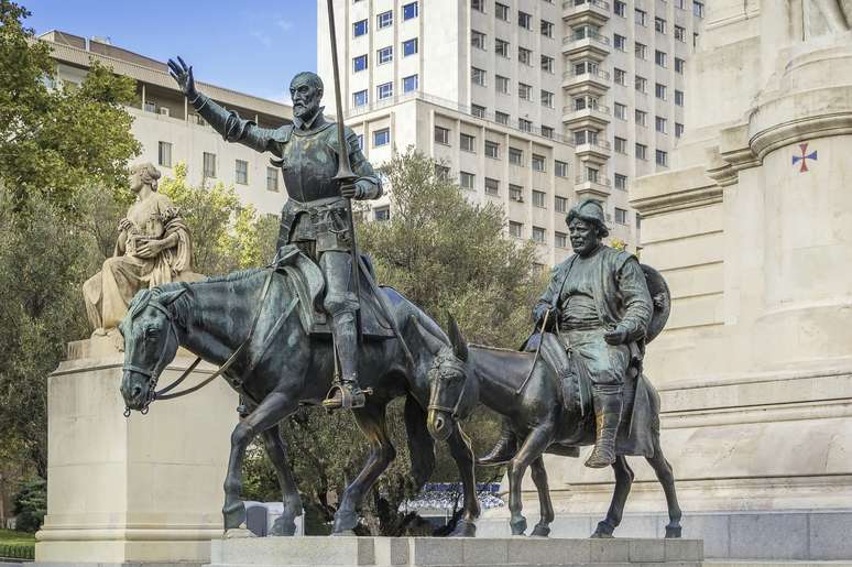 Principais personagens da obra de Cervantes, Dom Quixote e Sancho Pança têm estátua em Madri, capital espanhola