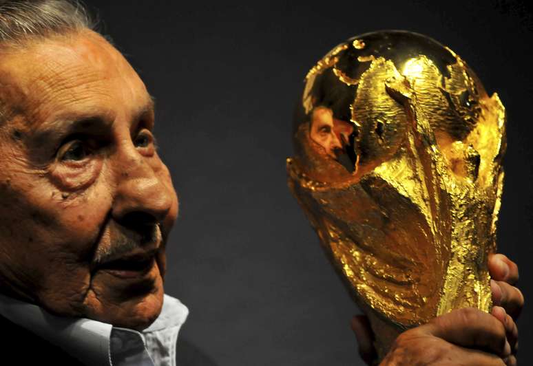 Alcides Ghiggia fez o gol que selou a vitória da seleção uruguaia em 1950