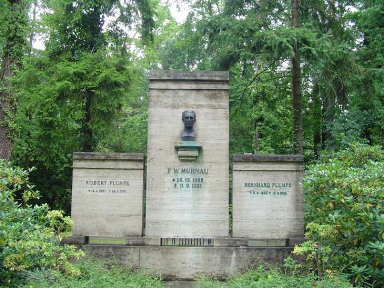Mausoléu do diretor Friedrich Wilhelm Murnau no cemitério Stahnsdorfer Südwestkirchhof