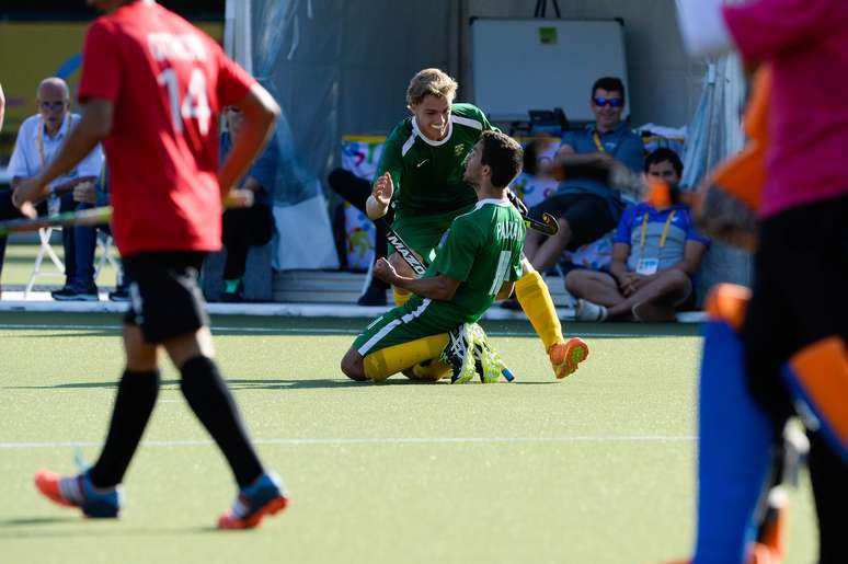 Paul Bernard Duncker comemora gol da vitória: resultado histórico para o Brasil