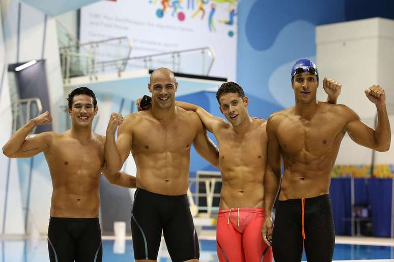 Luiz Melo, João de Lucca, Thiago Pereira e Nicolas Oliveira festejam ouro no 4x200 m livre