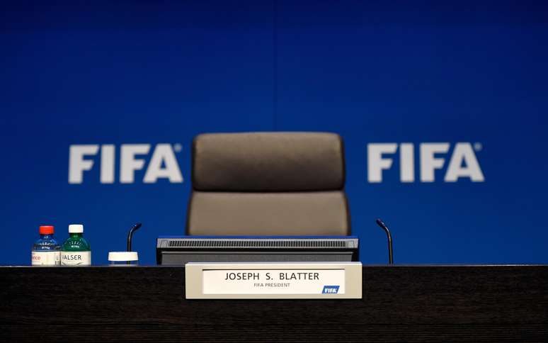 Blatter deixará cargo no começo de 2016