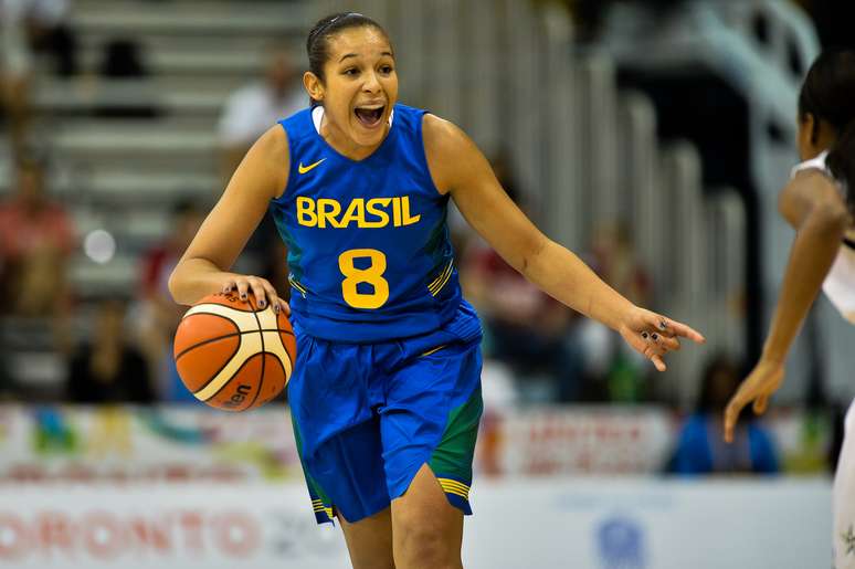 Tainá Paixão tenta liderar armação de jogadas do Brasil