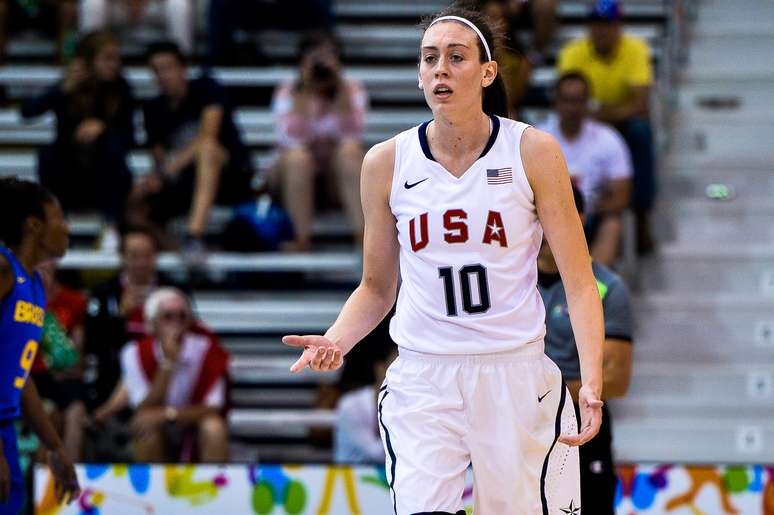 Breanna Stewart mostrou seu cartão de visitas na vitória dos Estados Unidos sobre o Brasil