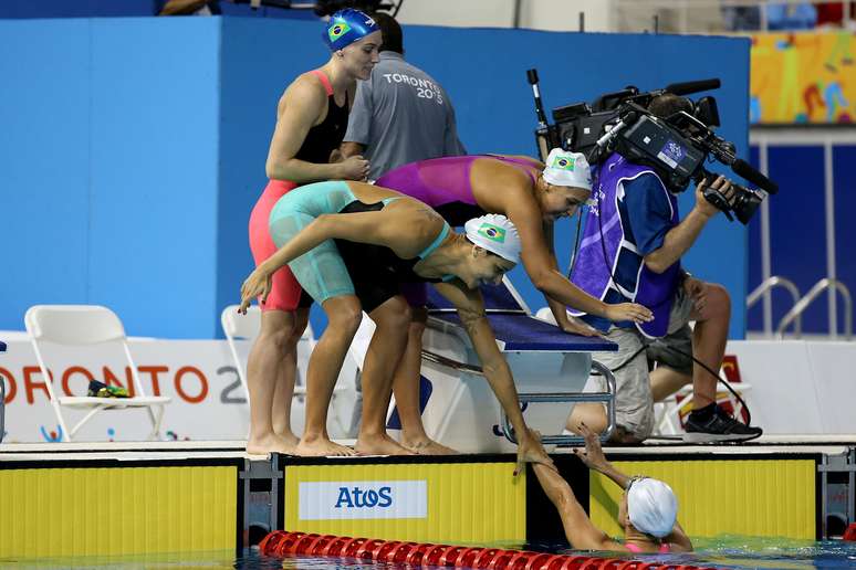 Joanna Maranhão, Jéssica Cavalheiro, Larissa Martins e Manuella Lyrio foram prata no revezamento 4x200 m livre 