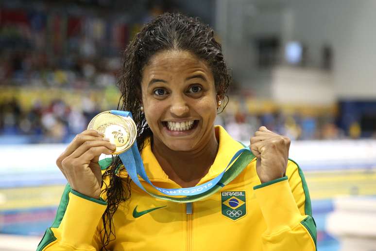 Etiene Medeiros conquistou o ouro inédito dos 100 m costas