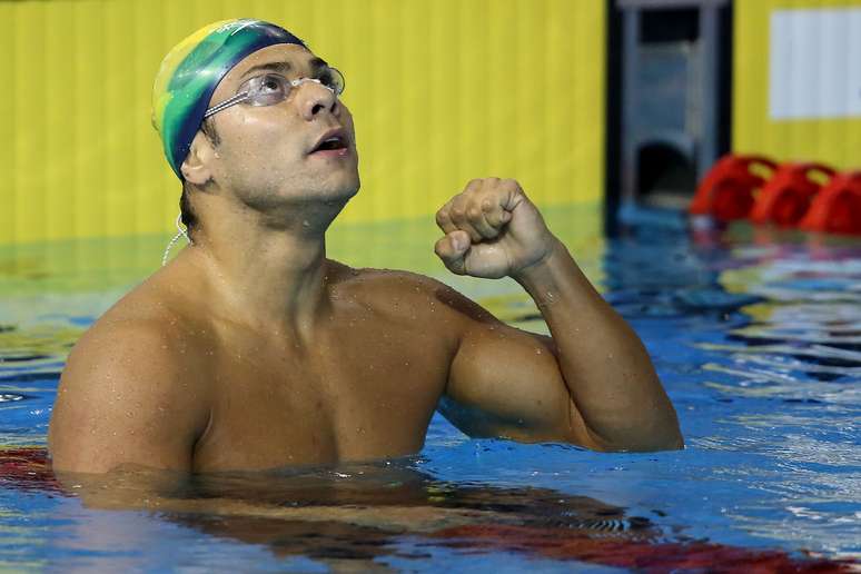 Felipe França comemora após final dos 100 m peito