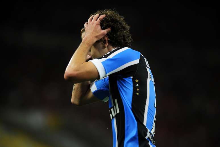 Galhardo lamenta a bola na trave