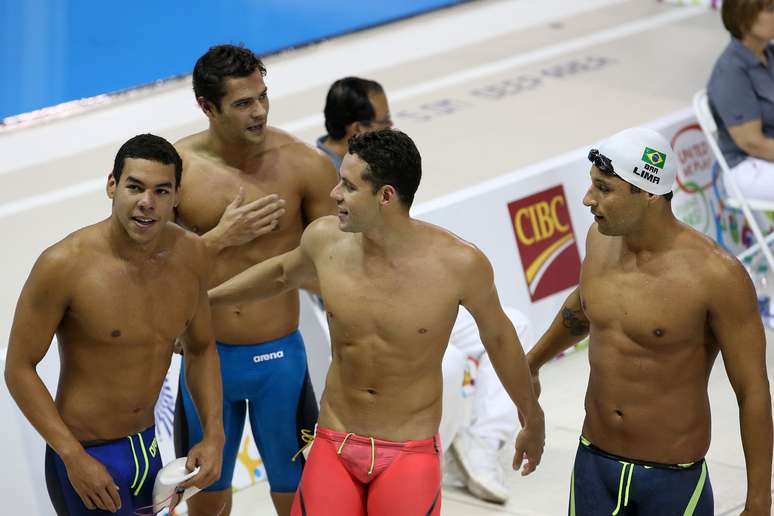 Equipe brasileira do revezamento no 4x100 m medley segue em busca de medalha