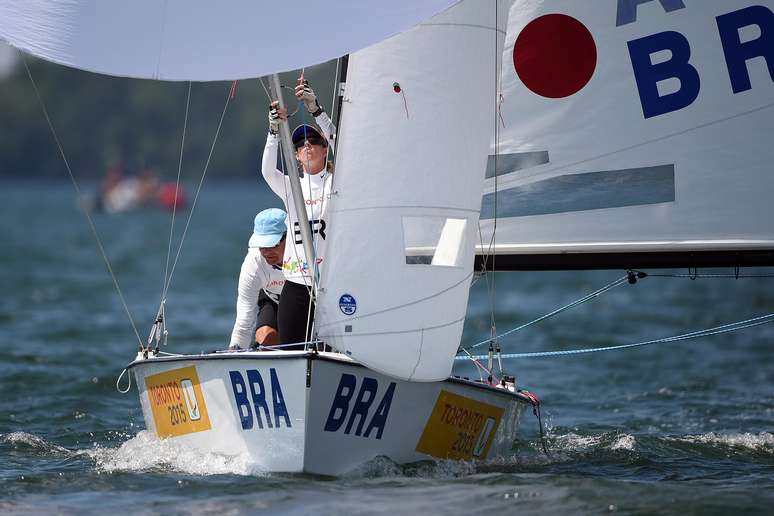 Maria Hackerott comanda vela brasileira