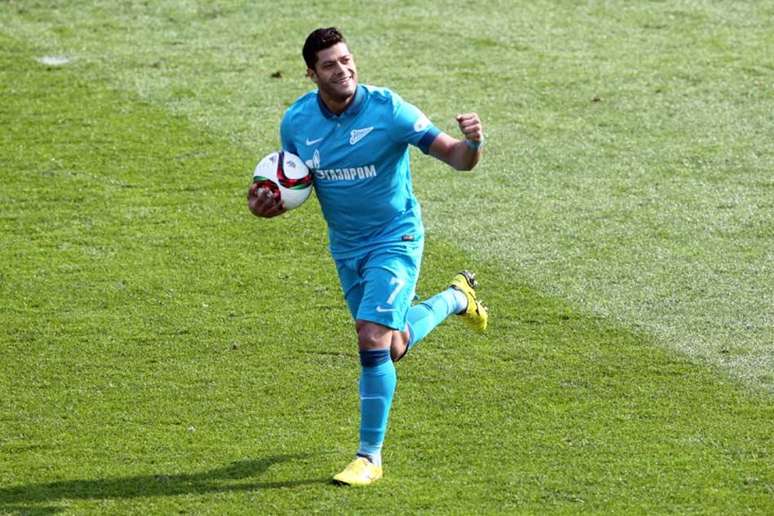 Hulk marca, Zenit vence e assume a liderança do Campeonato Russo