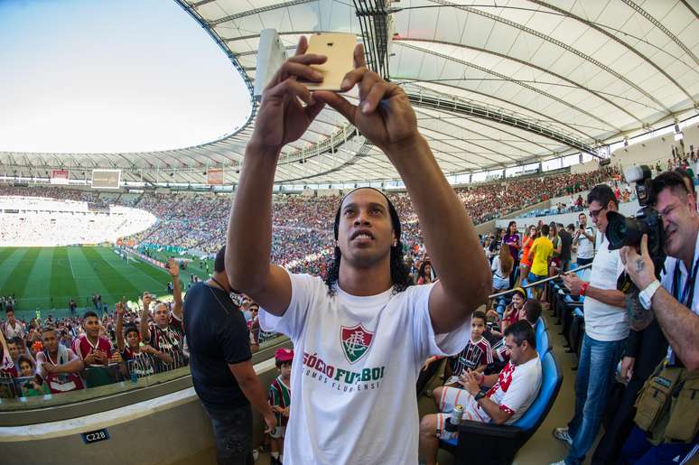 Ronaldinho até tirou uma selfie no Maracanã