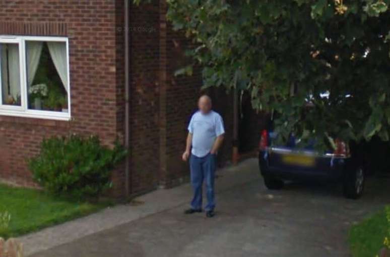 Donny Riding foi pego fumando escondido da esposa pelas câmeras do Google Streetview