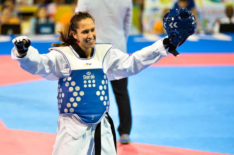 Iris Sing comemora vitória nos últimos segundos sobre canadense