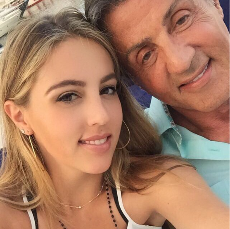 Sylvester Stallone posta foto dele com a filha Sophia, em Mônaco