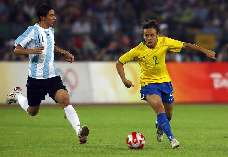 Rafinha defendeu o Brasil na Olimpíada de 2008, que não conta como competição de seleções principais para a Fifa