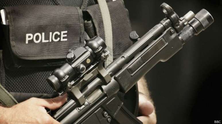 Menos de 10% dos policiais da Scotland Yard estão autorizados a portar armas