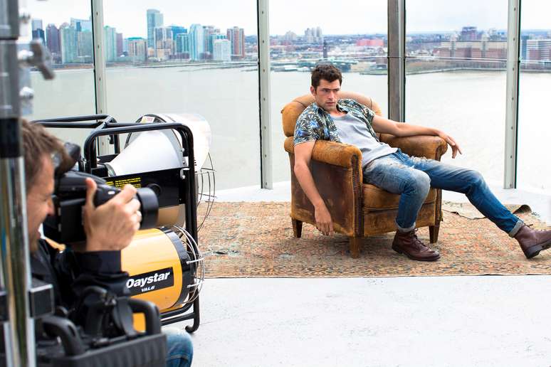 Sean O'Pry, o modelo número 1 do mundo, sendo clicado para a Colcci