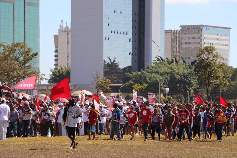 Servidores em protesto na Esplanada dos Ministérios, em Brasília (DF)