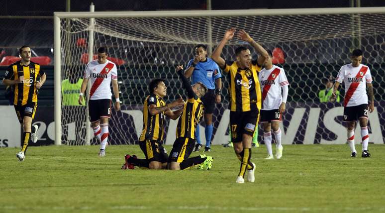 Guaraní-PAR abriu o placar e quase fez o segundo no Defensores Del Chaco