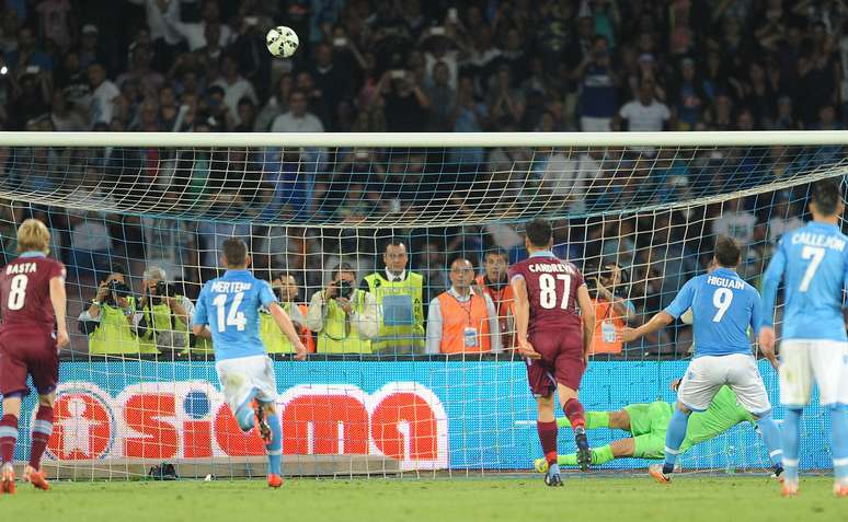 Higuain perdeu pênalti decisivo também pelo Napoli na última rodada do Campeonato Italiano