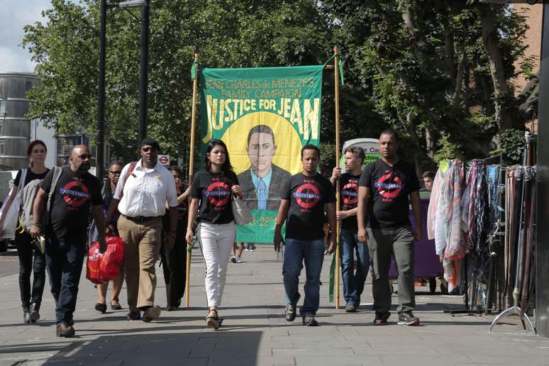No aniversário de dez anos da morte de Jean Charles, familiares participam de manifestação em Londres pedindo Justiça