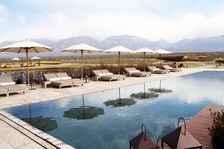 Piscina com vista para os Andes do resort do projeto The Vines