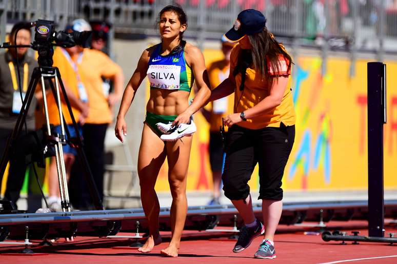 Ana Cláudia saiu da pista chorando por causa da lesão