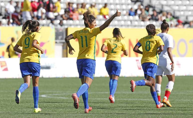 Jogadoras da Seleção comemoram vitória sobre o México