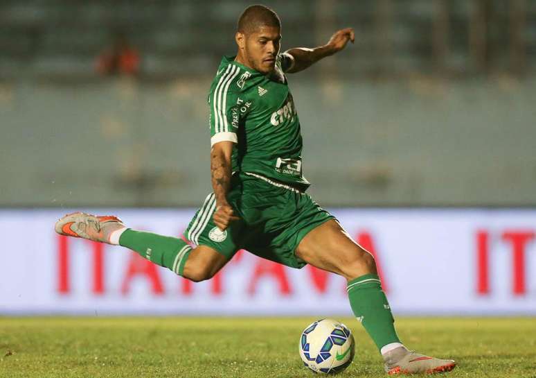 Leandro: 0 gol em 4 jogos pelo Palmeiras em 2015