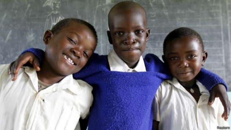 Três crianças chamadas Barack Obama que estudam na escola primária Senador Obama, em Kogelo, Quênia