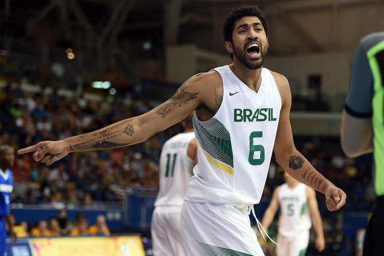 Augusto Lima foi decisivo no garrafão