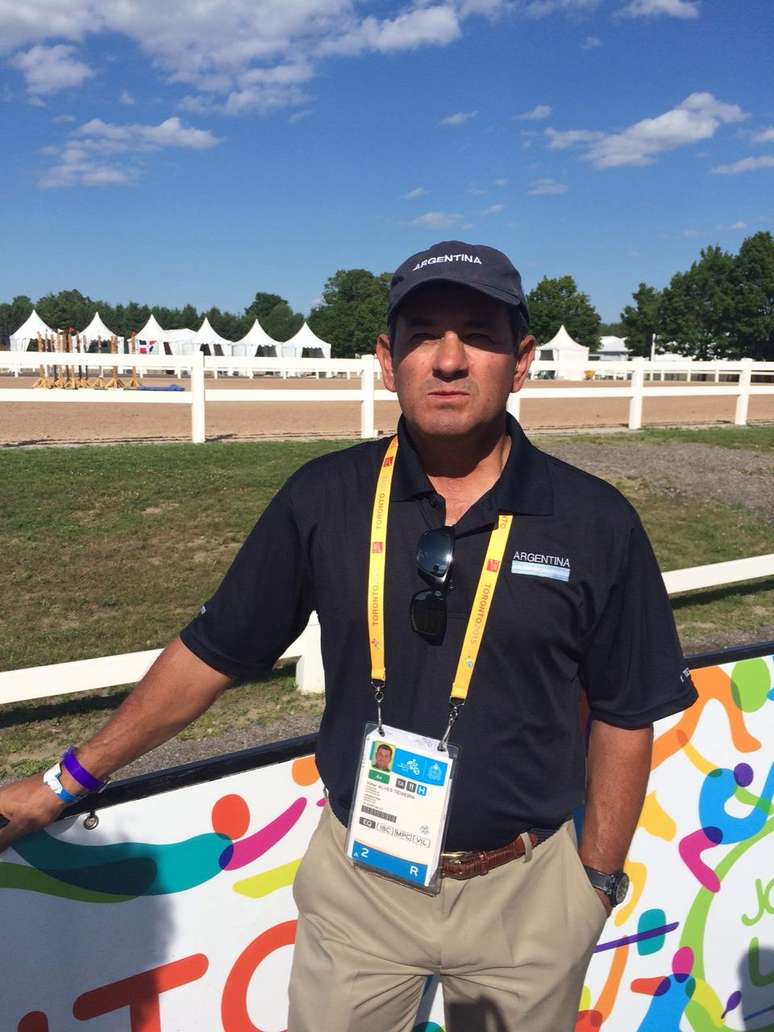 Vitor Teixeira foi t&eacute;cnico da Argentina na prova de salto por equipes no hipismo