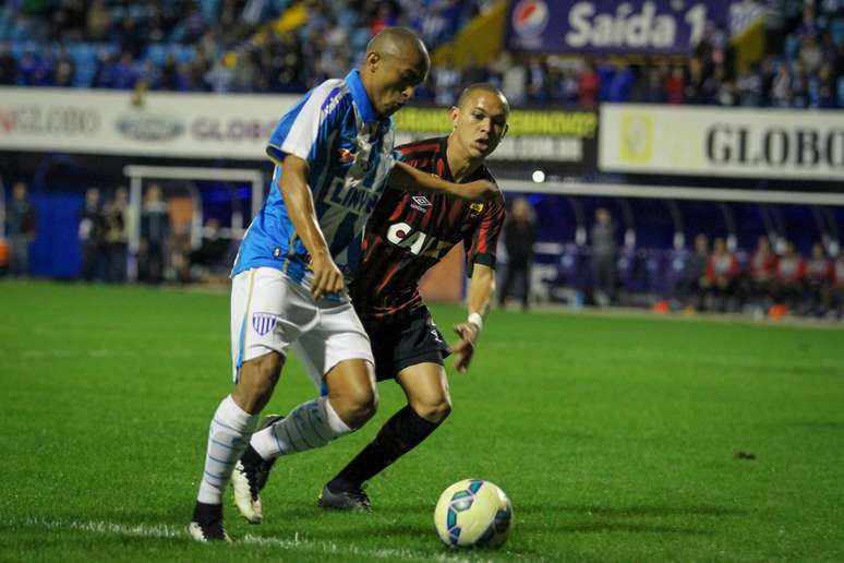 Avaí e Atlético-PR fizeram jogo bastante movimentado neste sábado