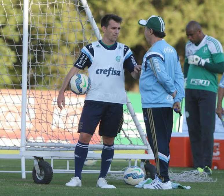 Mouche conversa com Marcelo Oliveira no Palmeiras