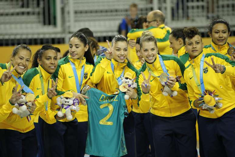 Meninas do handebol comemoram o quinto ouro consecutivo do Brasil em Jogos Pan-Americanos