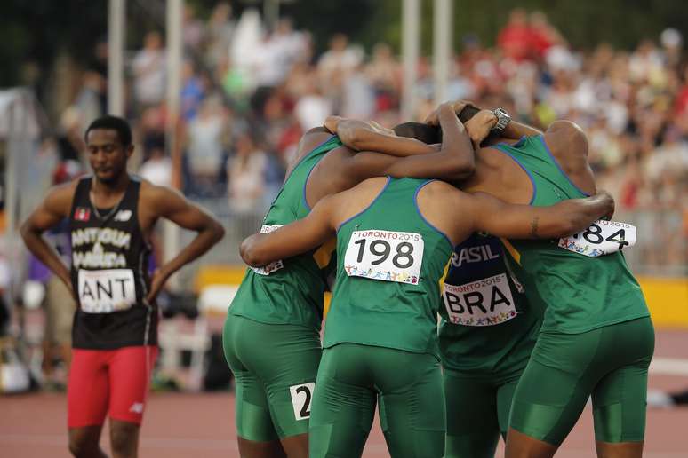 Brasil terminou 4x100 m em terceiro, mas levou a prata depois de desclassifica&ccedil;&atilde;o do Canad&aacute;