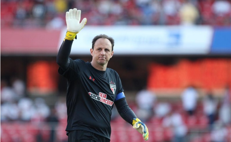 Depois de dez dias afastado dos treinos, o goleiro participou normalmente da atividade desta segunda-feira.