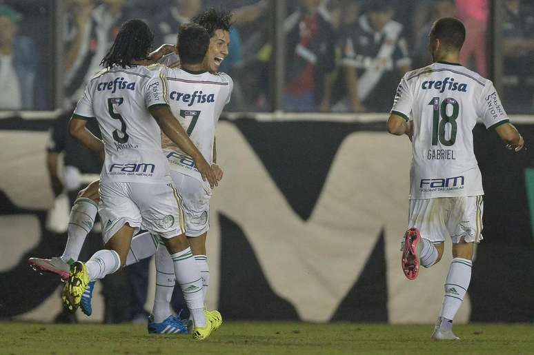 Palmeiras enfileirou gols no Vasco e venceu com extrema facilidade